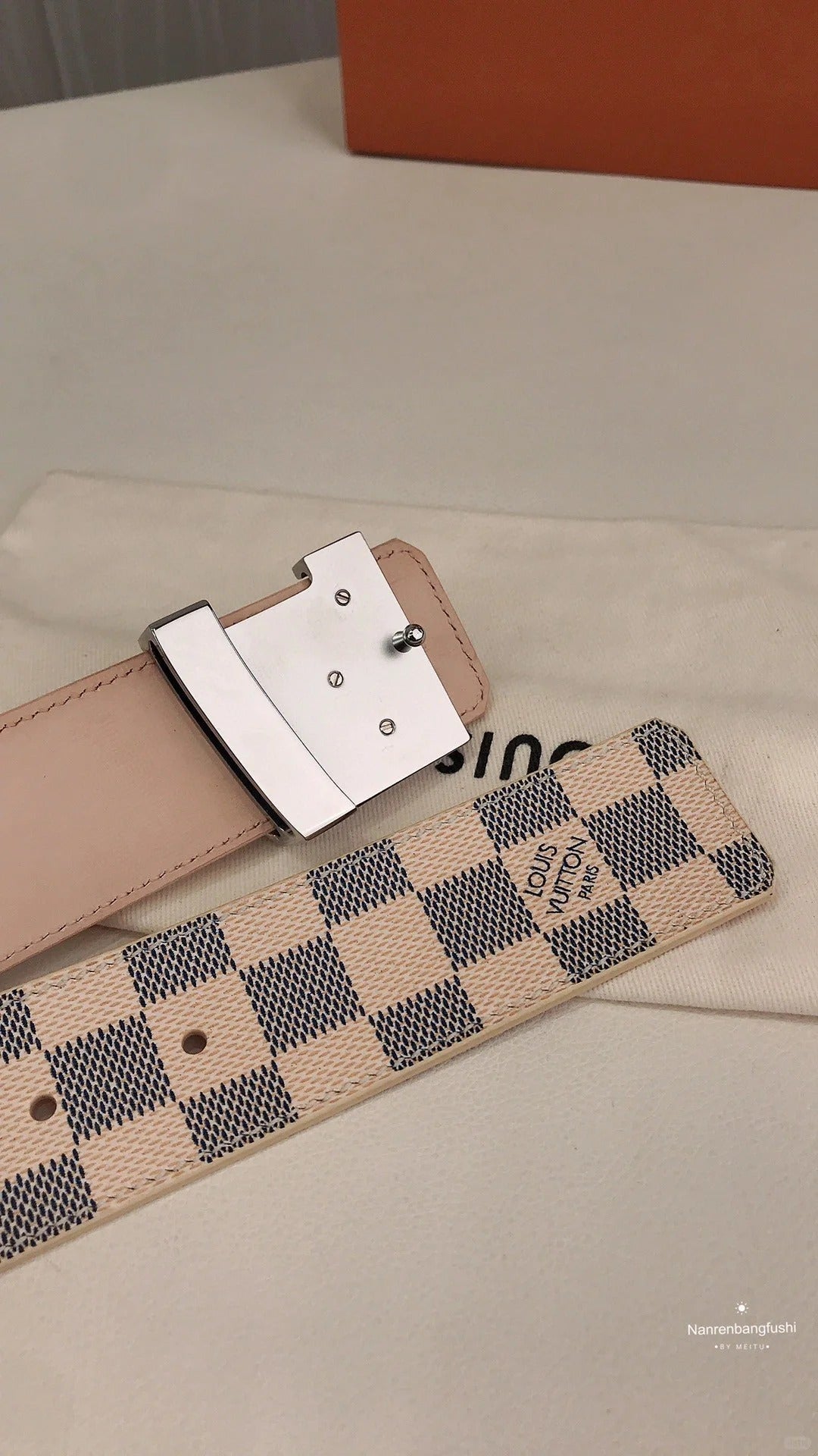 2025  Classic Silver Buckle White Plaid Men's Belt